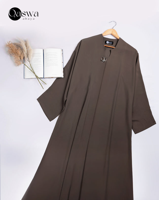 Plush Abaya With Gleaming Brooch